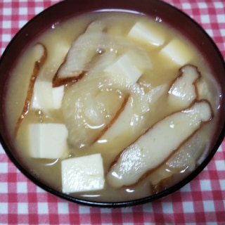 玉ねぎと薩摩揚げと豆腐の味噌汁☆